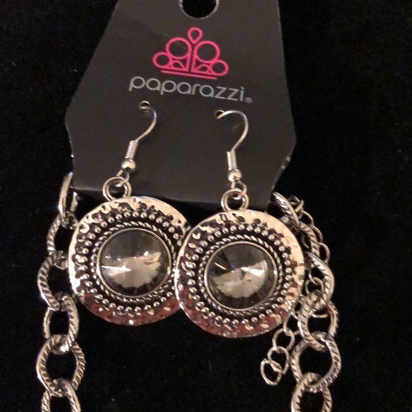 🌞Paparazzi Hammered-Look Jeweled Necklace and Earrings Set With Bonus Ring - Picture 3 of 4